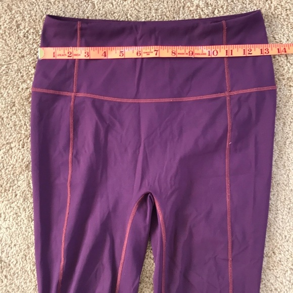 LULULEMON Athletica Size 6 berry work out tights - Picture 5 of 8